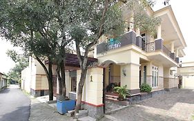 Reddoorz Plus Near Stie Ykpn